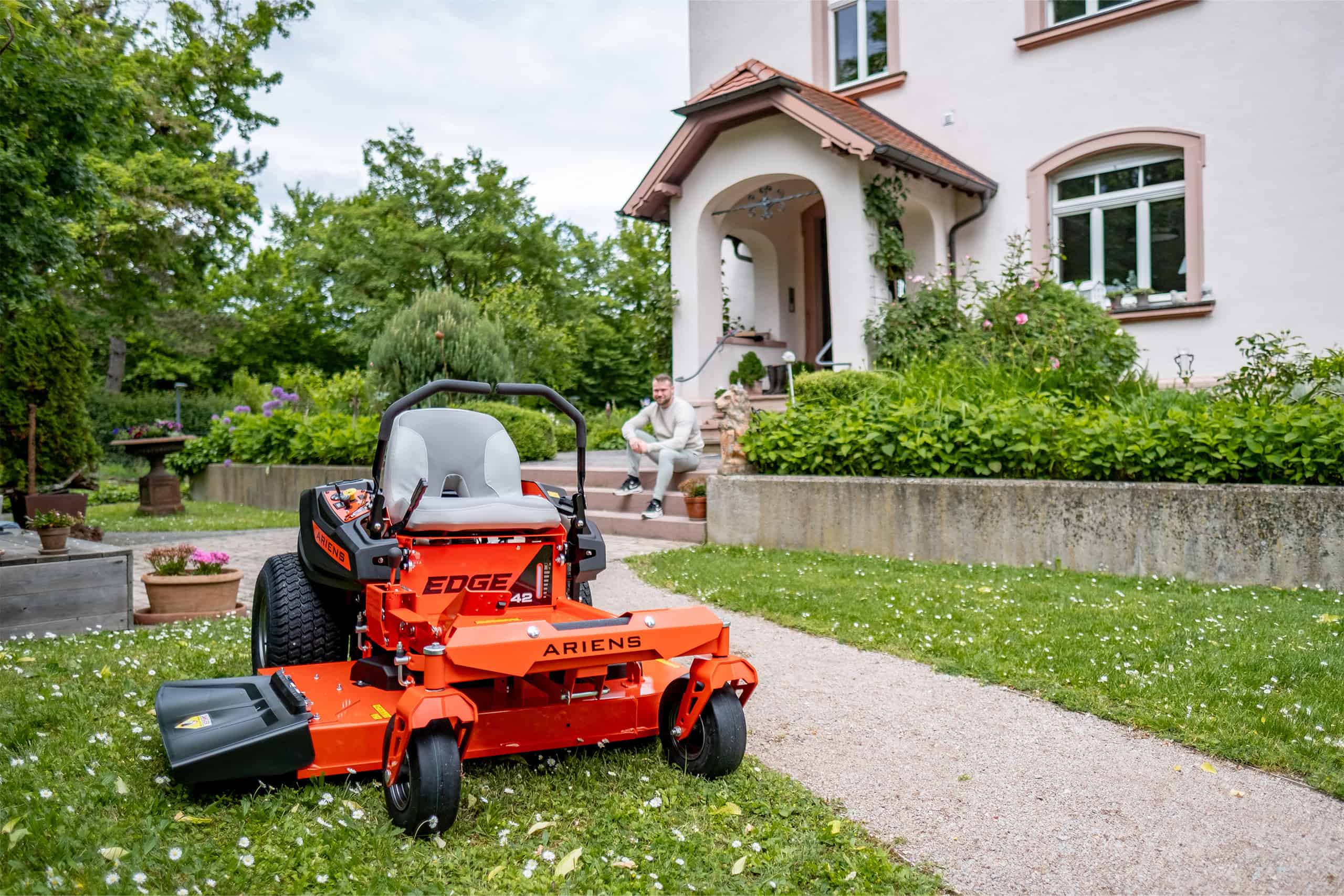 ARIENS ZERO-TURN MOWERS